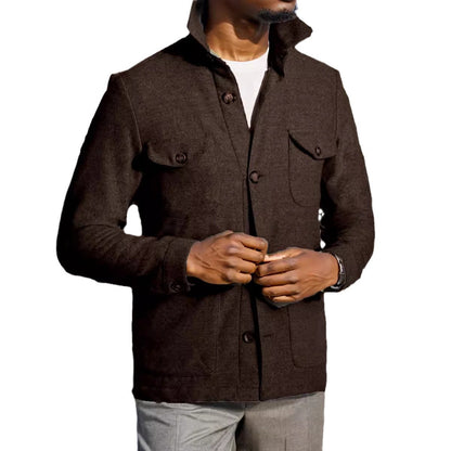 Functional jacket for men with a high collar and practical pockets Chic and Style