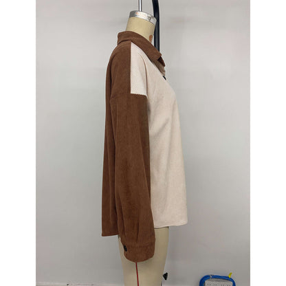 Chemise en velours côtelé pour femmes avec un design de blocs de couleurs à la mode et un caractère sportif Chic und Stil