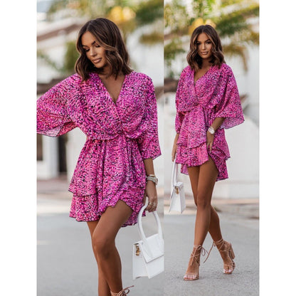 Robe mini froncée flirty pour femmes avec détail enveloppant Chic und Stil