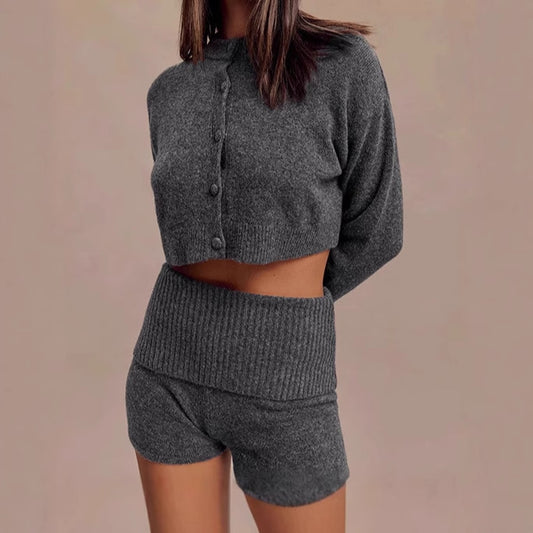 Pull court en tricot pour femmes avec encolure ronde et fermeture à boutons Chic und Stil