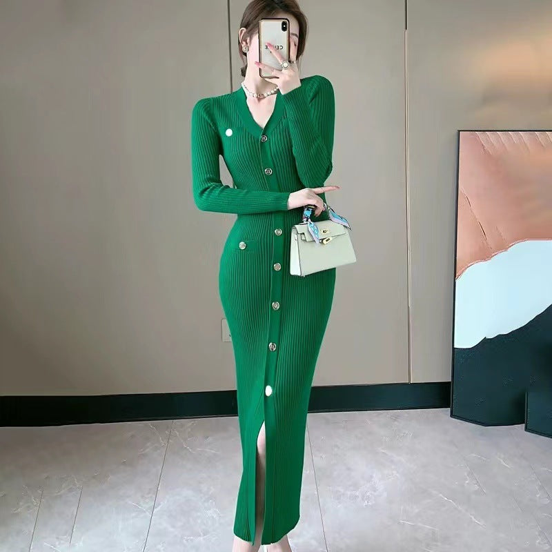 Robe tricot mi-longue pour femmes avec détails de boutons et fente latérale Chic und Stil