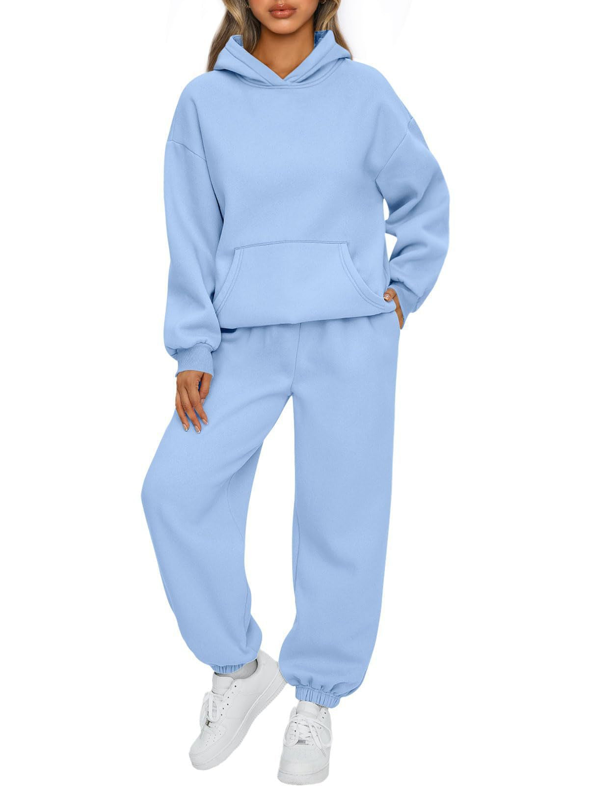 Ladies comfortable tracksuit with practical pockets Chic and Style