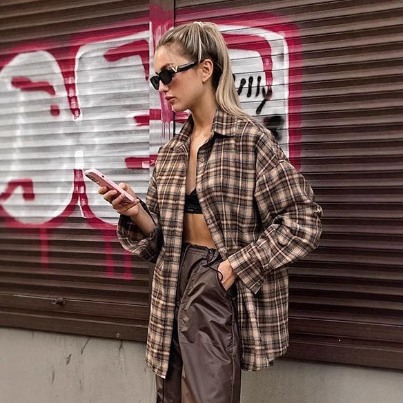 Blouse en flanelle à carreaux pour femmes avec une coupe élégante et des manches confortables Chic und Stil
