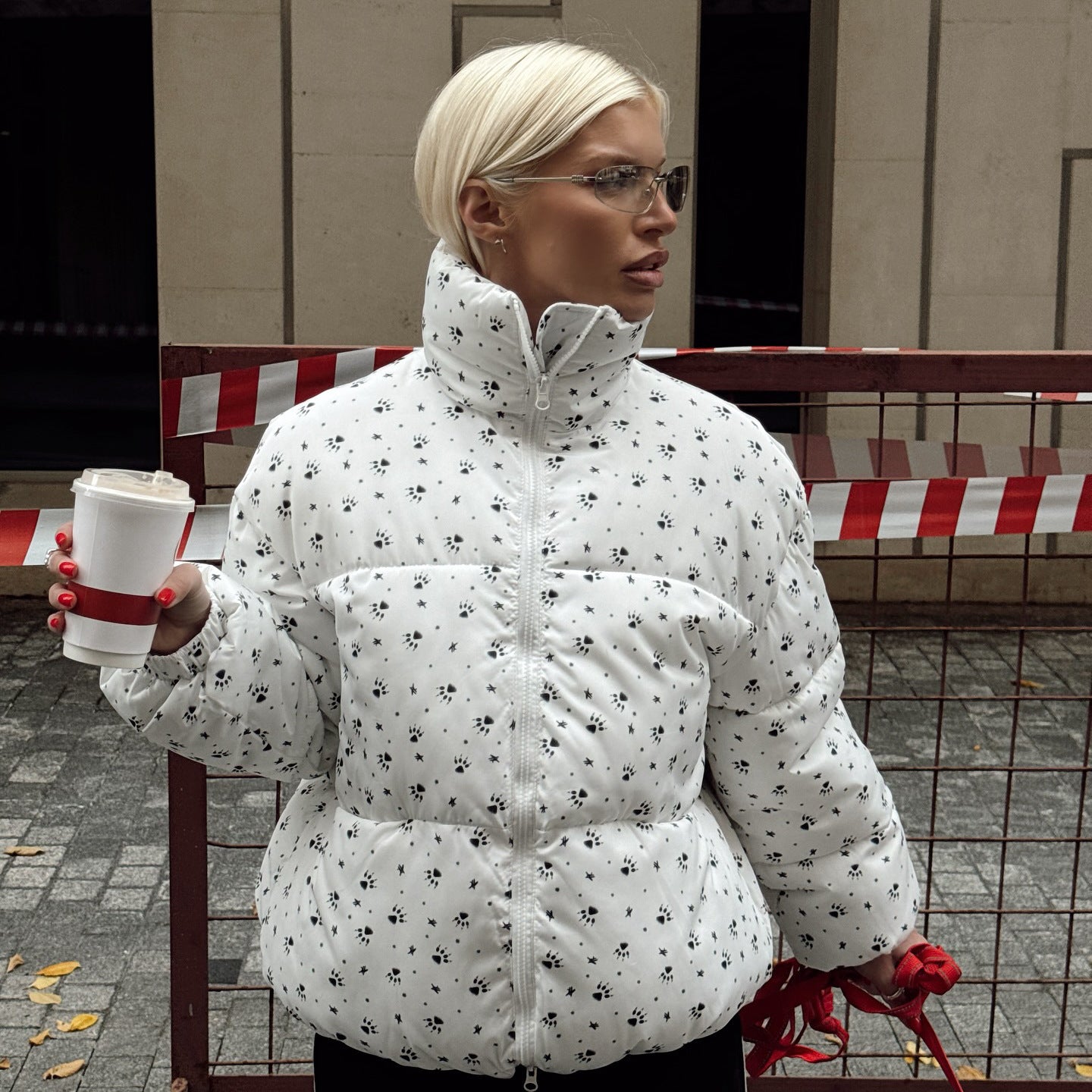 Dames doudoune avec motifs floraux et col haut Chic und Stil