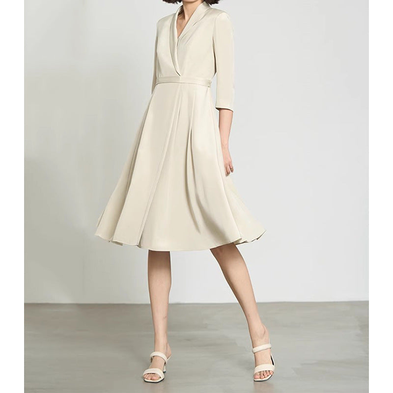 Robe midi A-Line fluide pour femme avec un élégant détail de bouton Chic und Stil