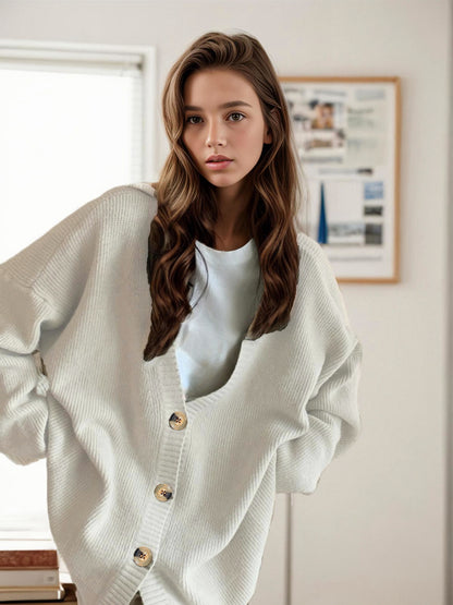 Dames grand tricot cardigan avec décolleté en V profond et grands boutons Chic und Stil