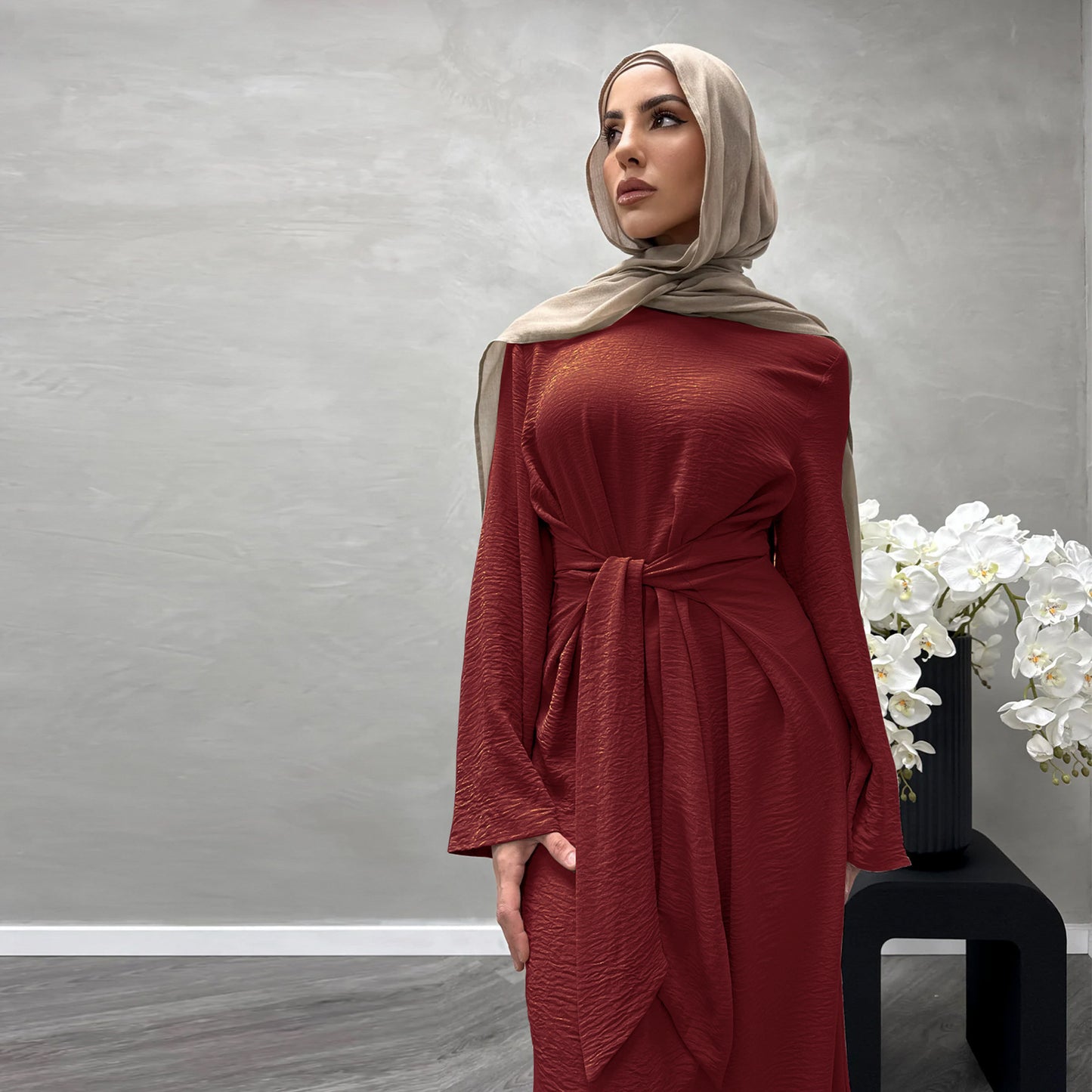 Robe maxi féminine tendance en tissu fluide avec des manches larges Chic und Stil