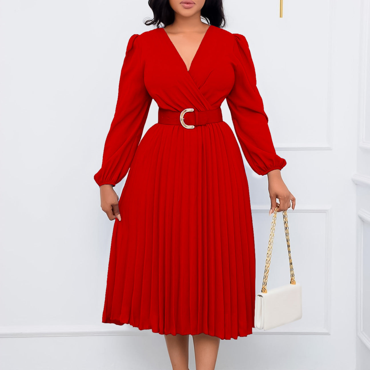 Robe portefeuille pour femmes avec des plis élégants et une ceinture cintrée Chic und Stil