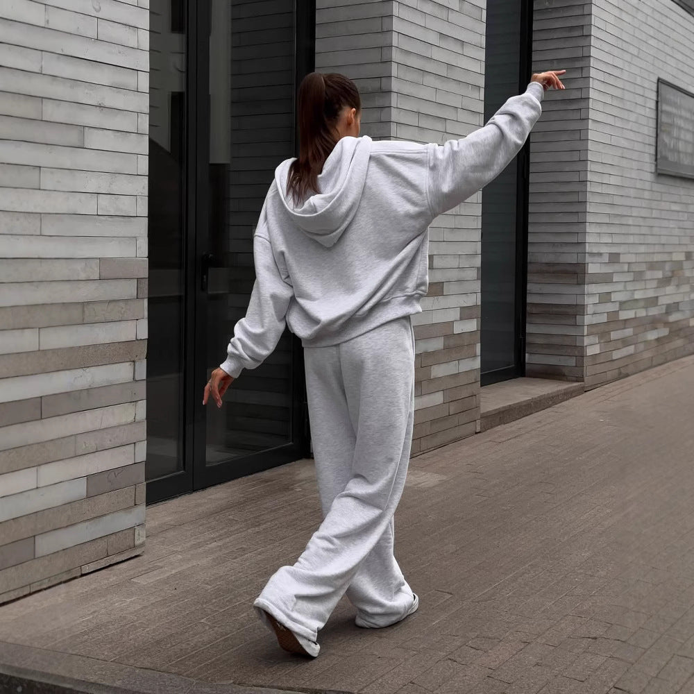 Oversized hooded jacket for women and comfortable jogger pants Chic und Stil