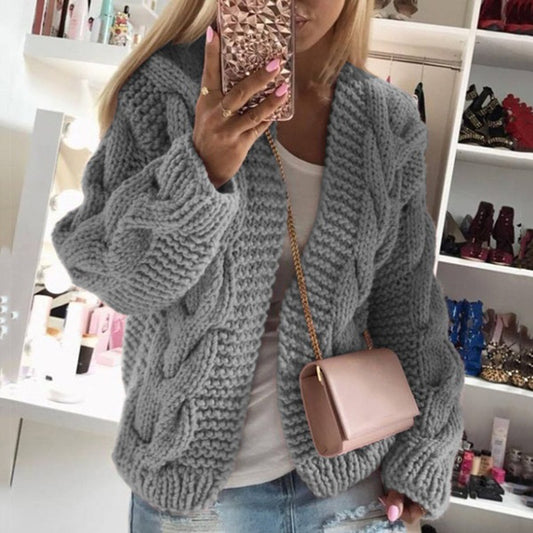 Cardigan en tricot pour femmes avec élégants motifs en câble Chic und Stil