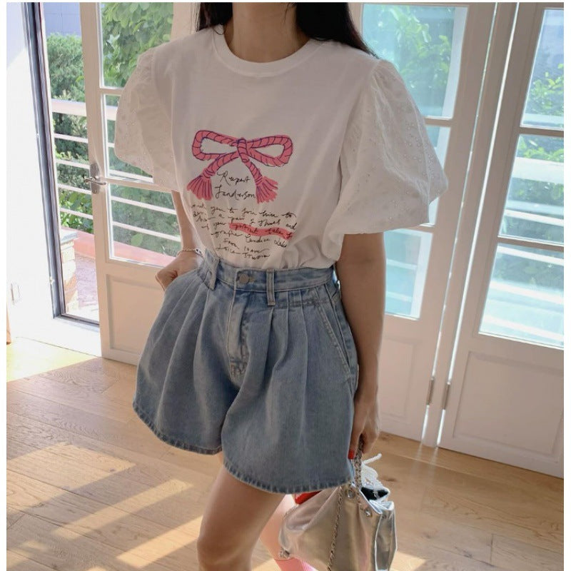 Ensemble T-shirt graphique à manches bouffantes pour femmes et shorts en denim taille haute Chic und Stil