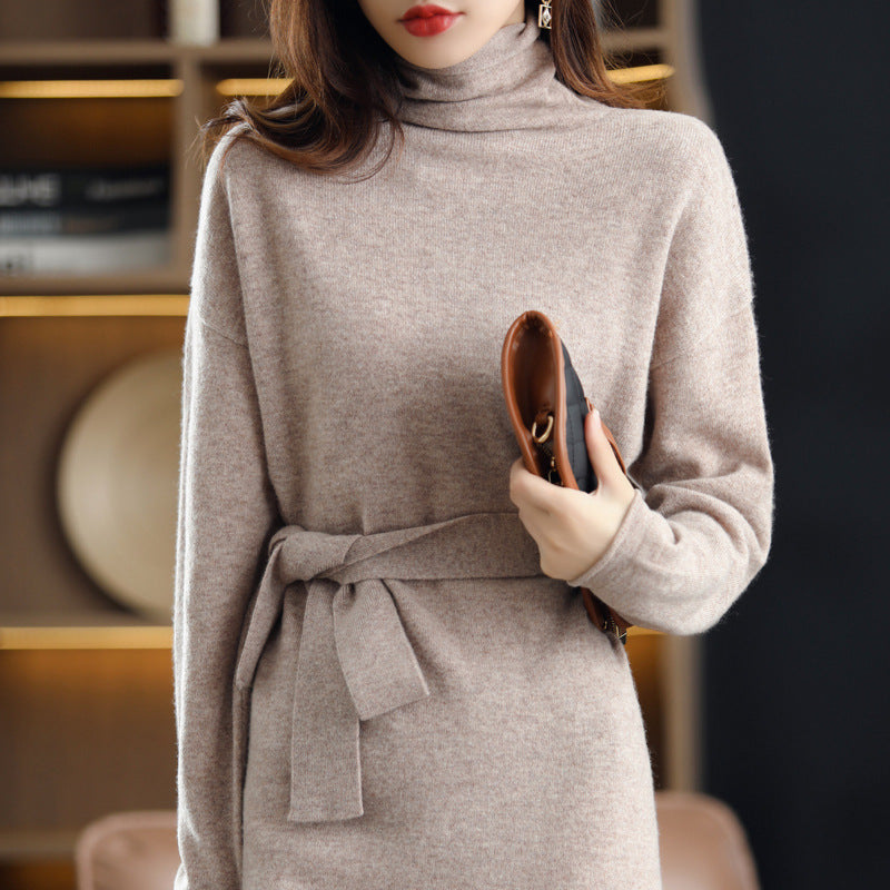 Robe en tricot douillette pour femmes avec col roulé élégant et ceinture cintrée Chic und Stil