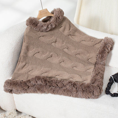Dames pull-poncho douillet avec garniture en fausse fourrure douce et motif en torsades Chic und Stil