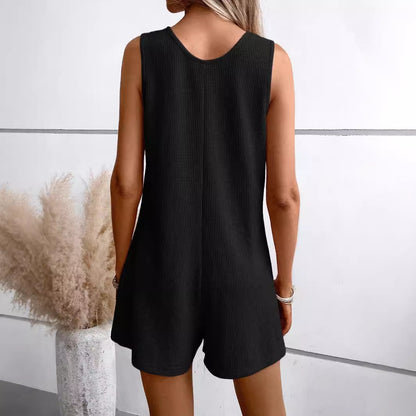 Women's casual jumpsuit in breathable waffle weave with button placket and practical pockets. Chic and stylish.