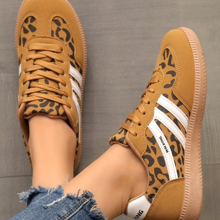 Baskets scintillantes pour dames avec une tige à la mode et une semelle confortable Chic und Stil