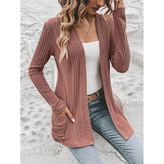 Veste en tricot pour femmes avec un motif en côtes réchauffant et des poches pratiques Chic und Stil