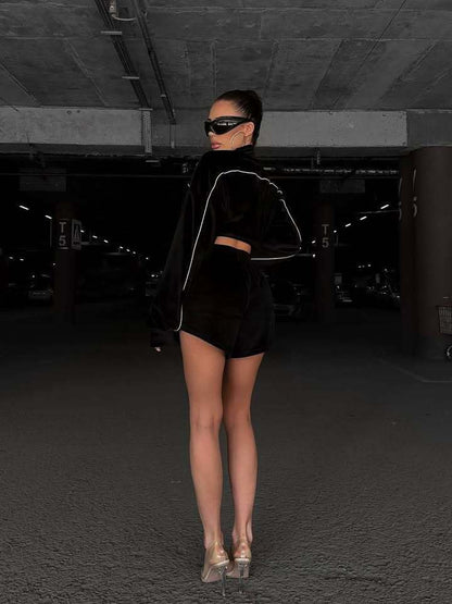 Ensemble de lounge décontracté pour femmes avec haut ample et shorts Chic und Stil