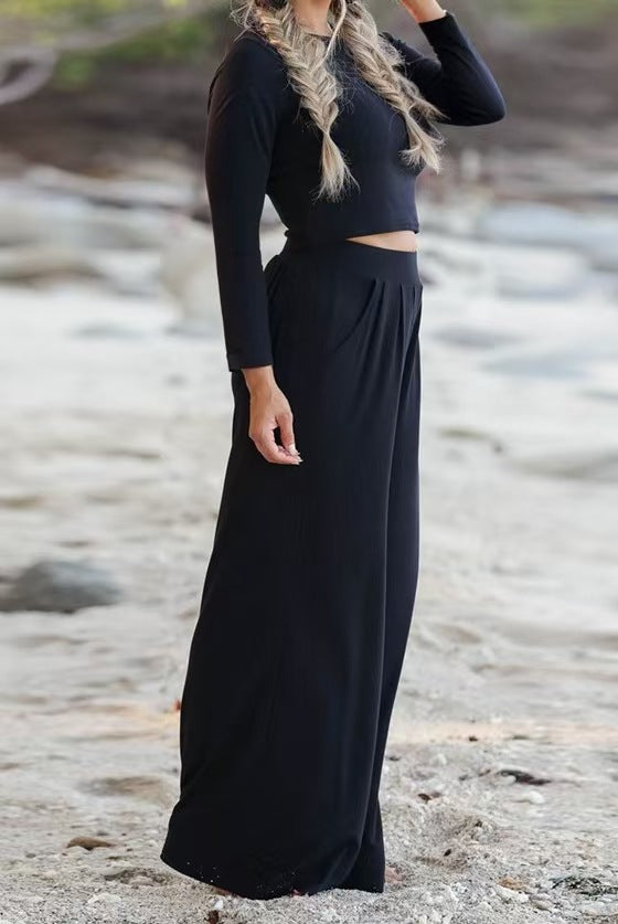 Women's loungewear set with a crop top and wide pants Chic und Stil