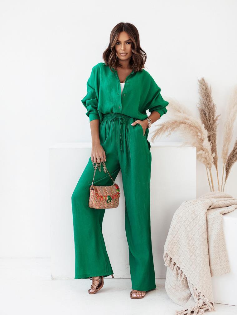Lightweight two-piece women's set consisting of a shirt and pants with a knot at the waist Chic und Stil