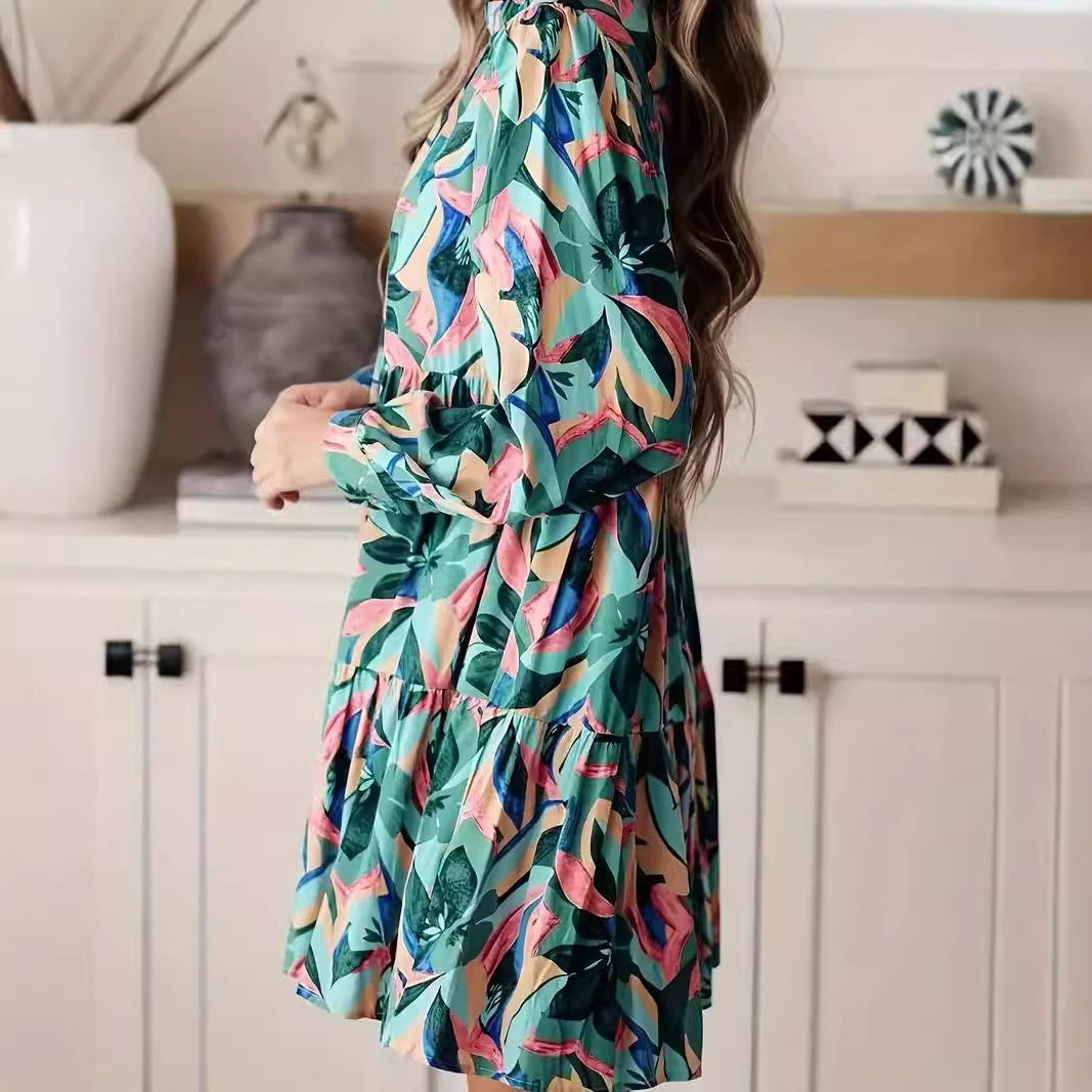 Robe rétro aérienne pour femmes avec des manches volumineuses et de larges plis Chic und Stil