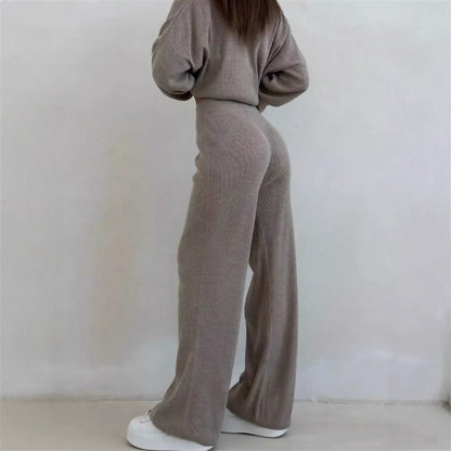 Dames pull confortable à col V avec col rayé Chic und Stil