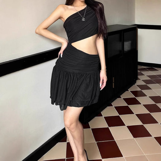 Robe mini asymétrique pour femmes avec découpe et détails de volants Chic und Stil