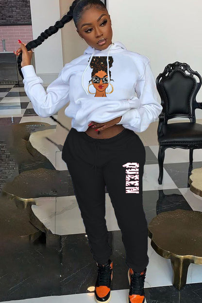 Women's hoodie and jogging pants set with striking graphic design Chic und Stil