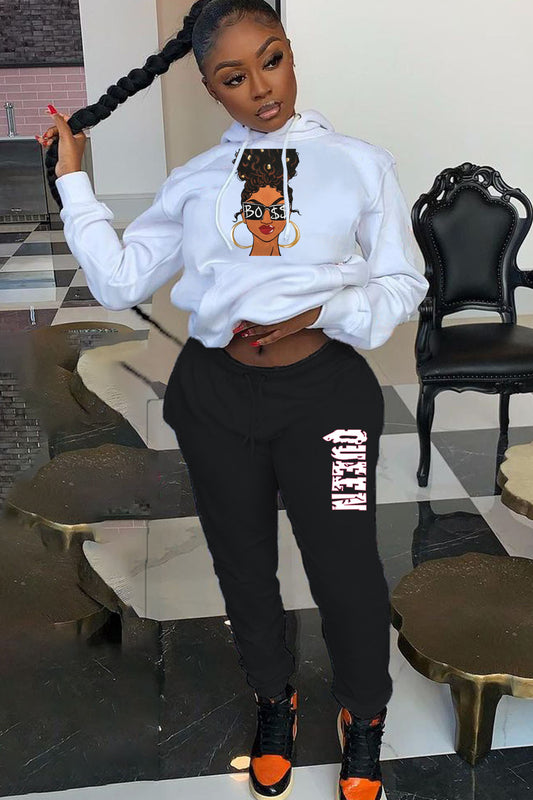 Women's hoodie and jogging pants set with striking graphic design Chic und Stil