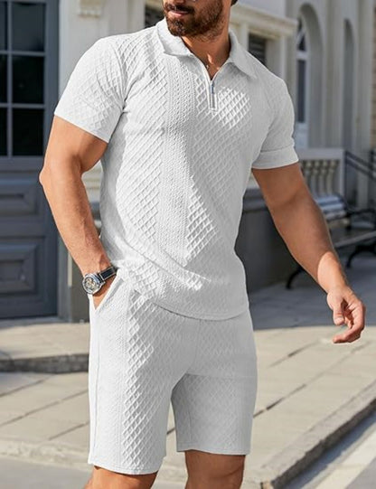 Chemise polo courte pour hommes à la mode avec design en structure imprégné et shorts assortis Chic und Stil
