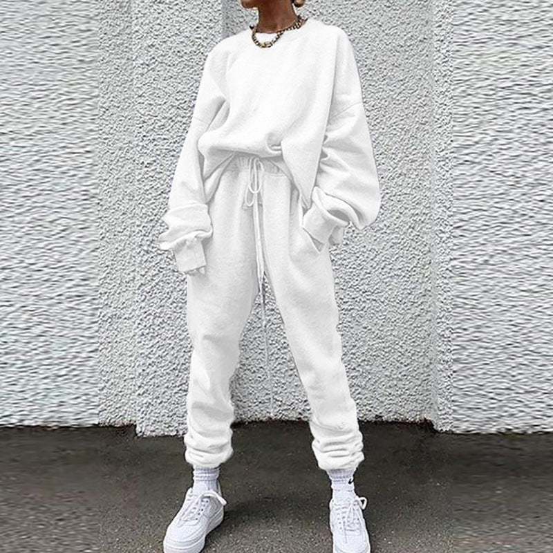 Women casual and comfortable leisure set with an oversized sweater and chic jogging pants and style