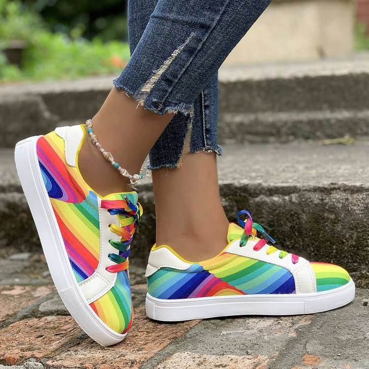 Baskets colorées pour femmes avec des lacets décoratifs et une semelle intérieure respirante Chic und Stil