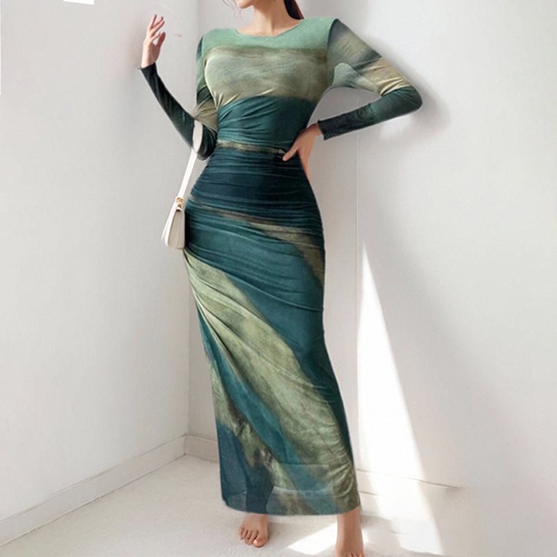 Femme élégante robe maxi avec dégradé de couleur innovant Chic und Stil