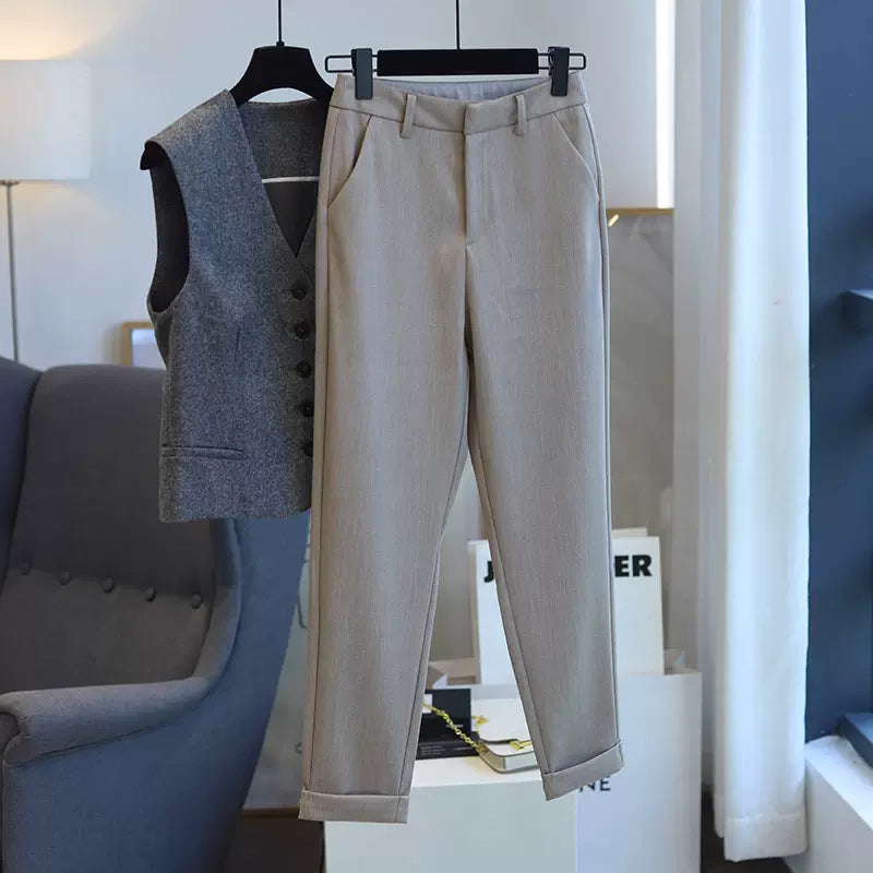 Chic und Stil women's fitted vest and slim pants set