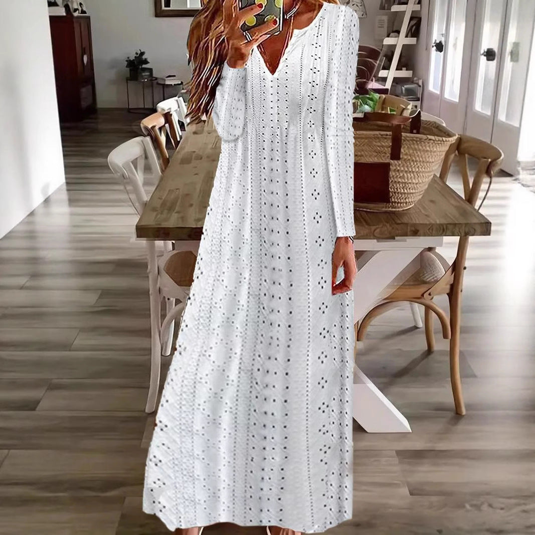 Robe maxi pour dames avec un motif en dentelle délicate et décolleté en V Chic und Stil