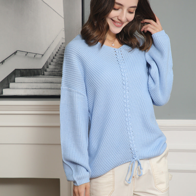 Pull femme en tricot épais avec un décolleté en V attrayant et des détails pratiques en cordon Chic und Stil