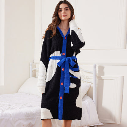 Cozy robe for women with graphic pattern Chic und Stil