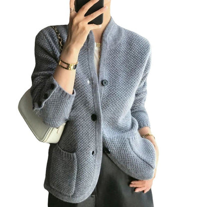Dames cardigan confortable avec des détails de boutons élégants et de grandes poches Chic und Stil