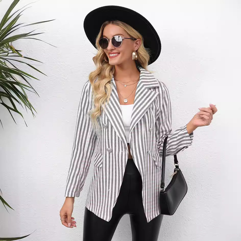 Blazer à carreaux pour femmes avec double boutonnage et silhouette slim Chic und Stil