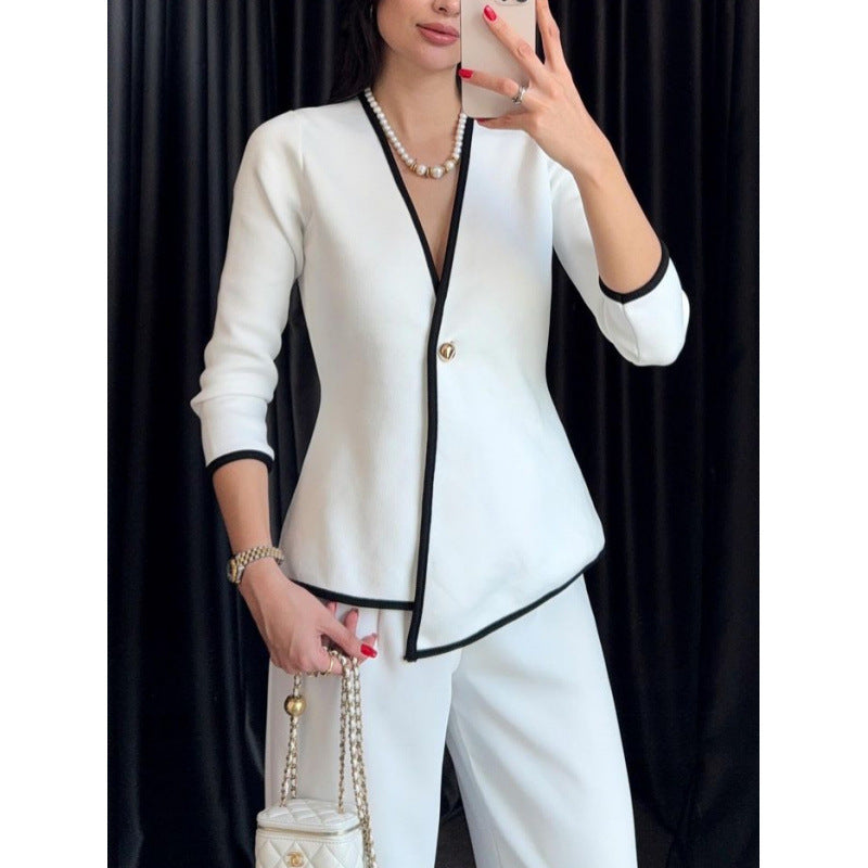 Elegant women's jacket with asymmetric cut and metallic button Chic and Style