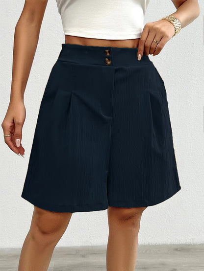 High-waisted satin shorts for women with double button closure and pleats Chic und Stil