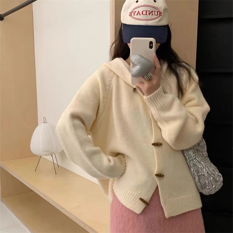 Dames pull à capuche décontracté avec boutons décoratifs Chic und Stil