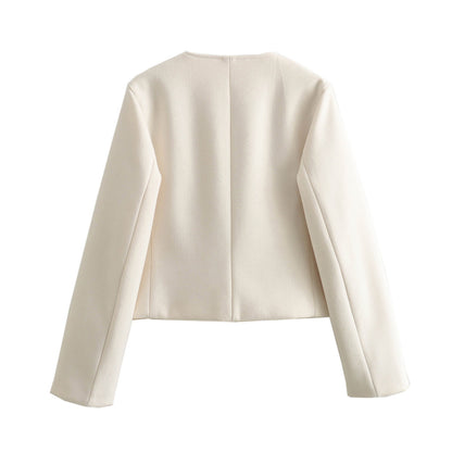 Elegant short jacket for women with structured button details Chic und Stil