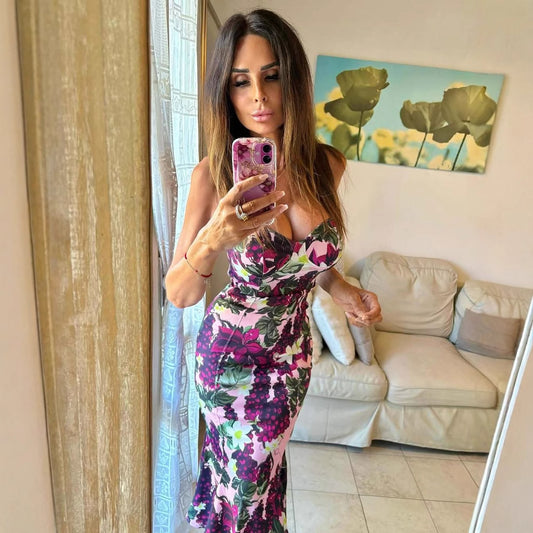 Robe maxi pour femmes au design floral avec un ourlet fluide et un décolleté en V profond Chic und Stil
