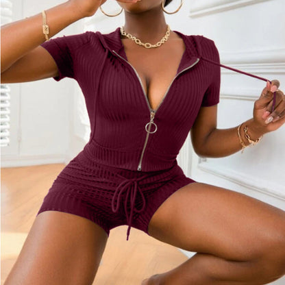 Chic and Stil women's short-sleeved jumpsuit with zip closure