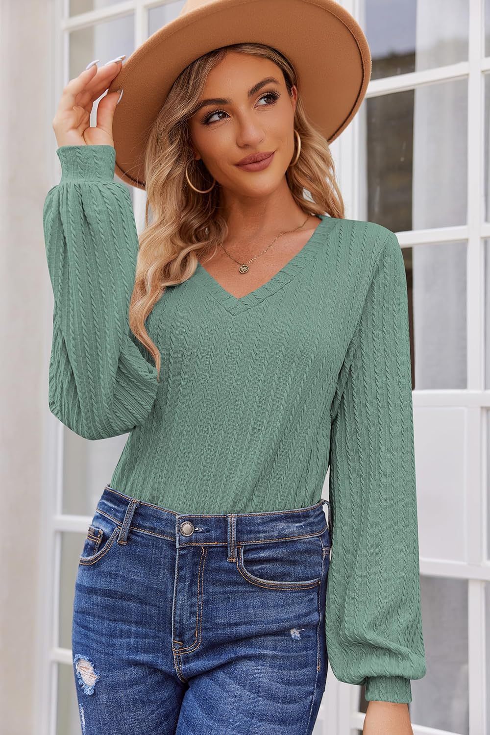 Femme pull en tricot avec une fine structure côtelée et un décolleté en V décontracté Chic und Stil
