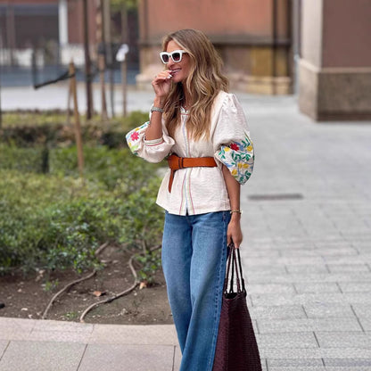 Chemisier tendance pour femmes avec broderies florales et ceinture à la taille Chic und Stil