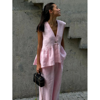 Casual linen set for women with deep V-neck and wide-leg pants Chic and Style
