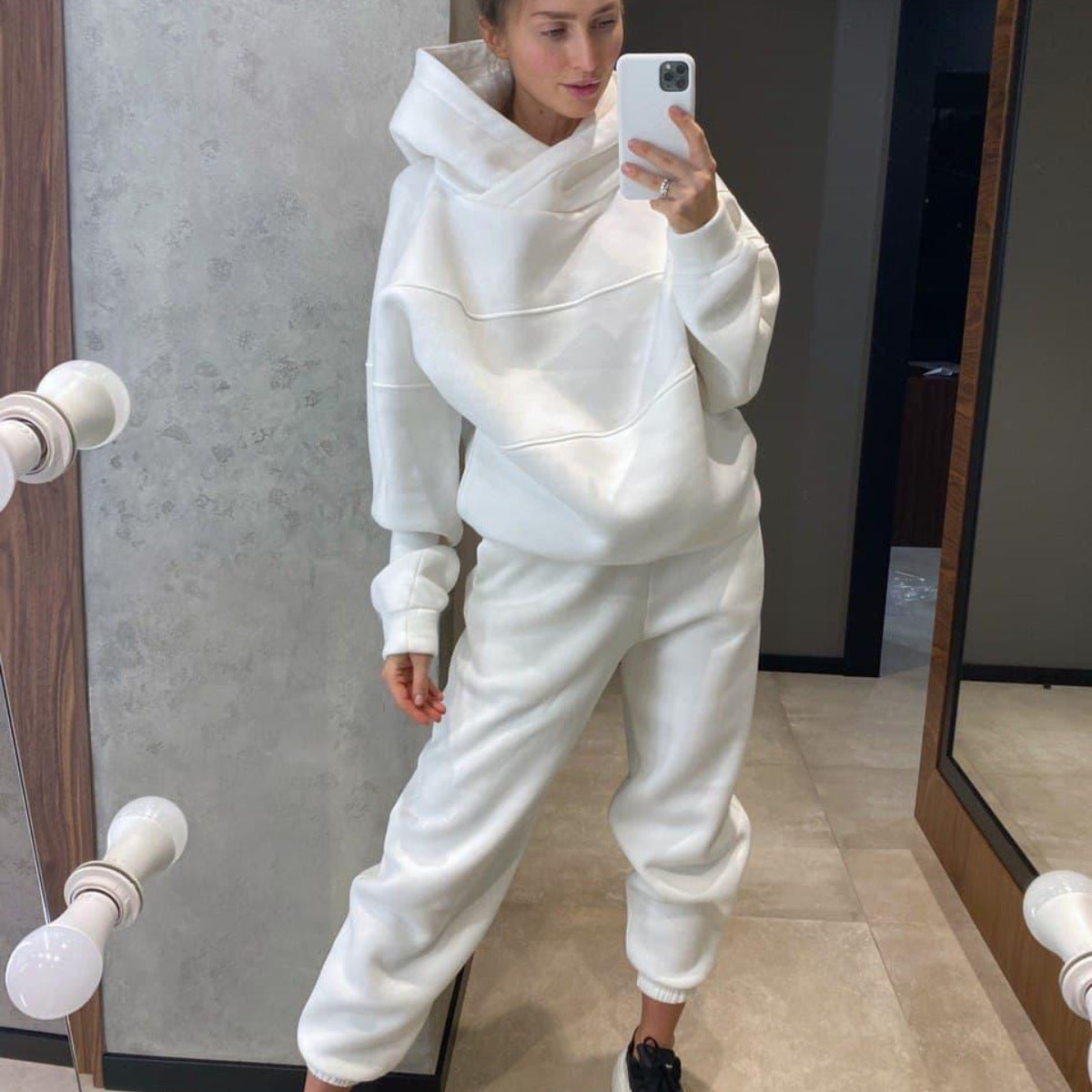 Casual hoodie for women with modern fit casual jogger pants Chic and Style