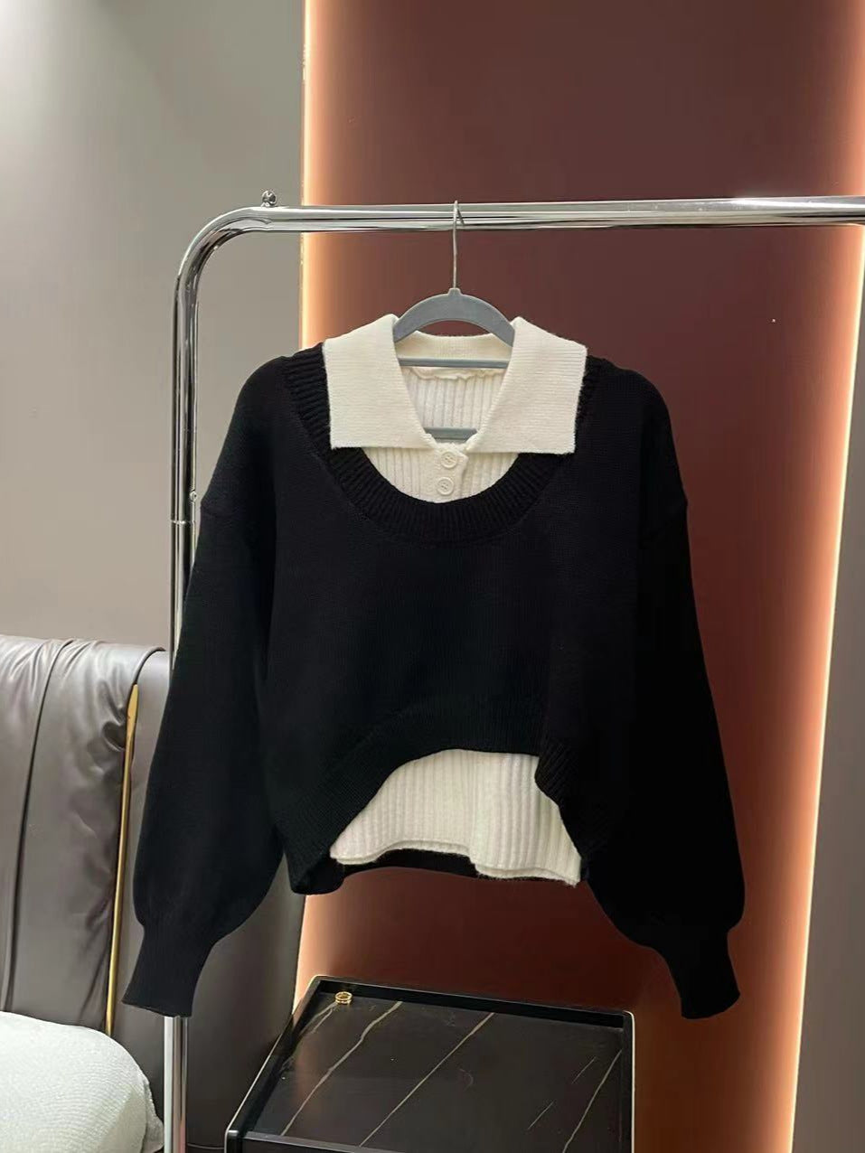 Pull court pour femmes avec des manches larges et un design structuré Chic und Stil