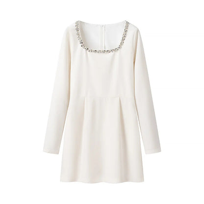 Robe longue à manches longues élégamment coupée pour femmes avec décolleté orné Chic und Stil